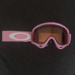 Pink OAKLEY snowboarding goggles
